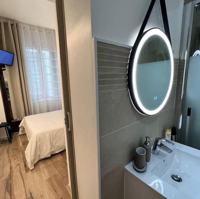 Cozy In Saint Germain Des Pres Parigi